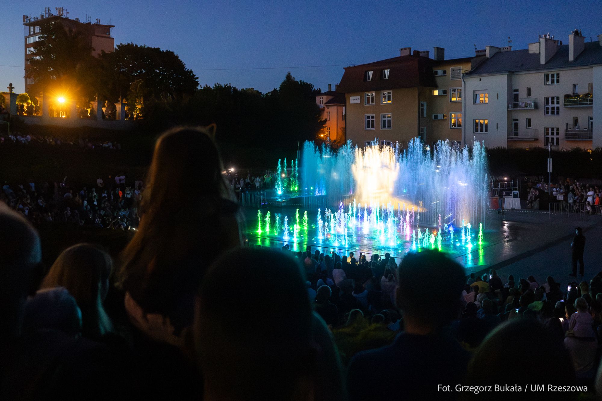 zdjęcie z pokazu fontanny multimedialnej w Rzeszowie, fot. Grzegorz Bukała, Urząd Miasta Rzeszowa